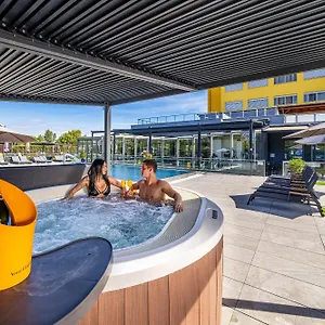 Aura Design & Garden Pool Прага