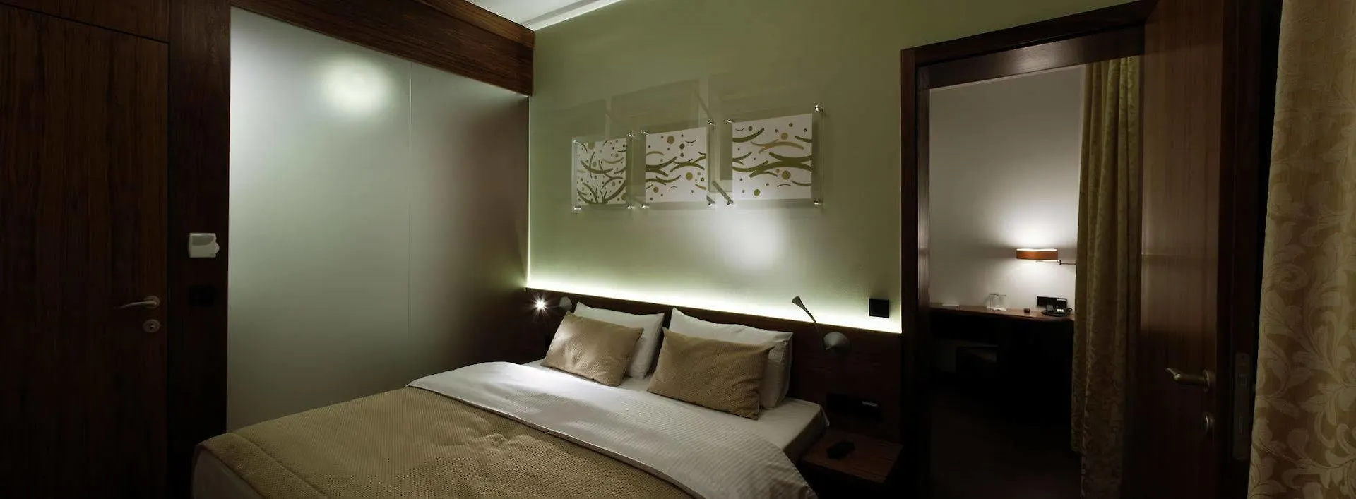 Hotel Carol Praag 4*,